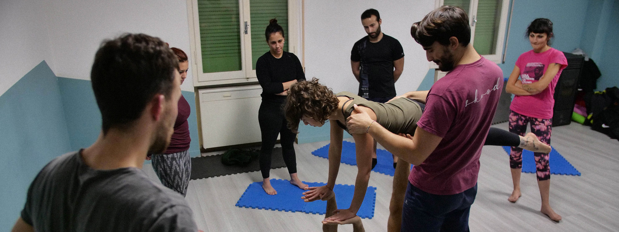 corsi di acroyoga bologna eden park